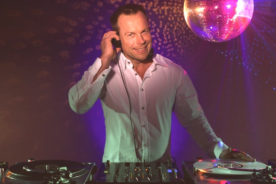Der ultimative Leitfaden für einen großartigen Hochzeits-DJ