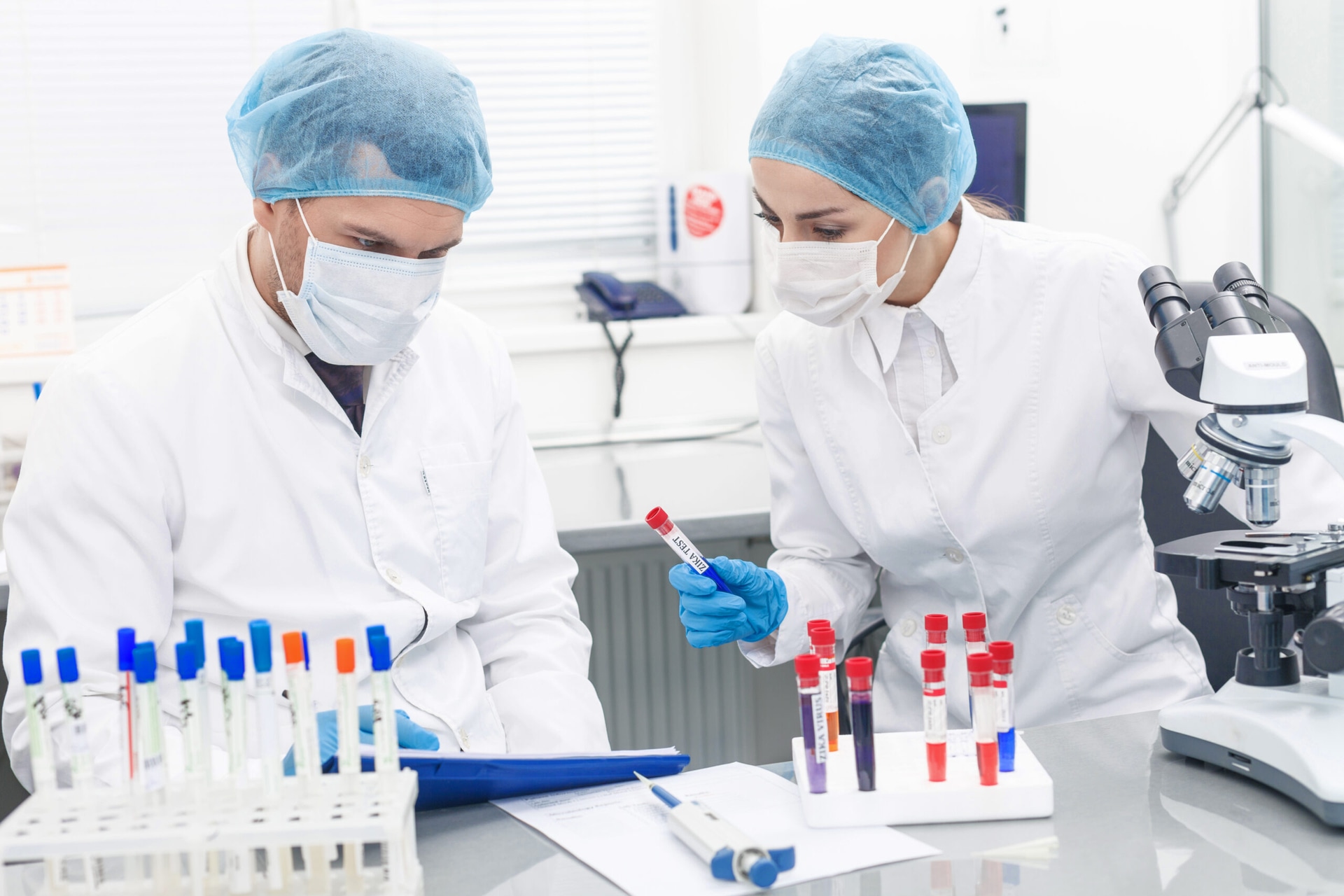 Medizinische Labortechnik im Überblick: Chancen und Herausforderungen