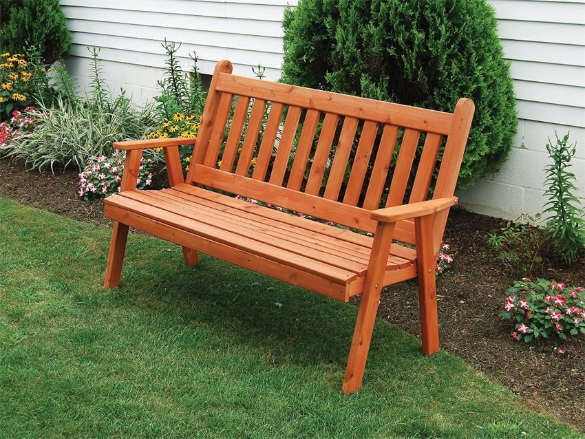 Gemütliche Holzbank für entspannte Stunden im Garten