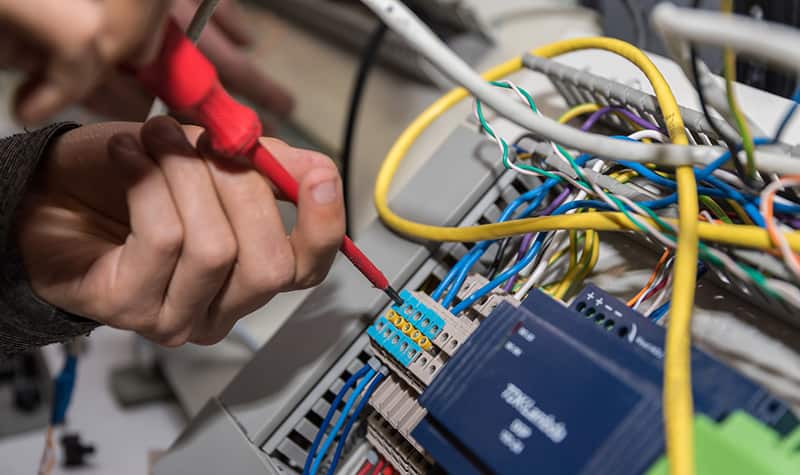 DGUV V3 Prüfung für Speditionen: Welche elektrischen Anlagen müssen geprüft werden?