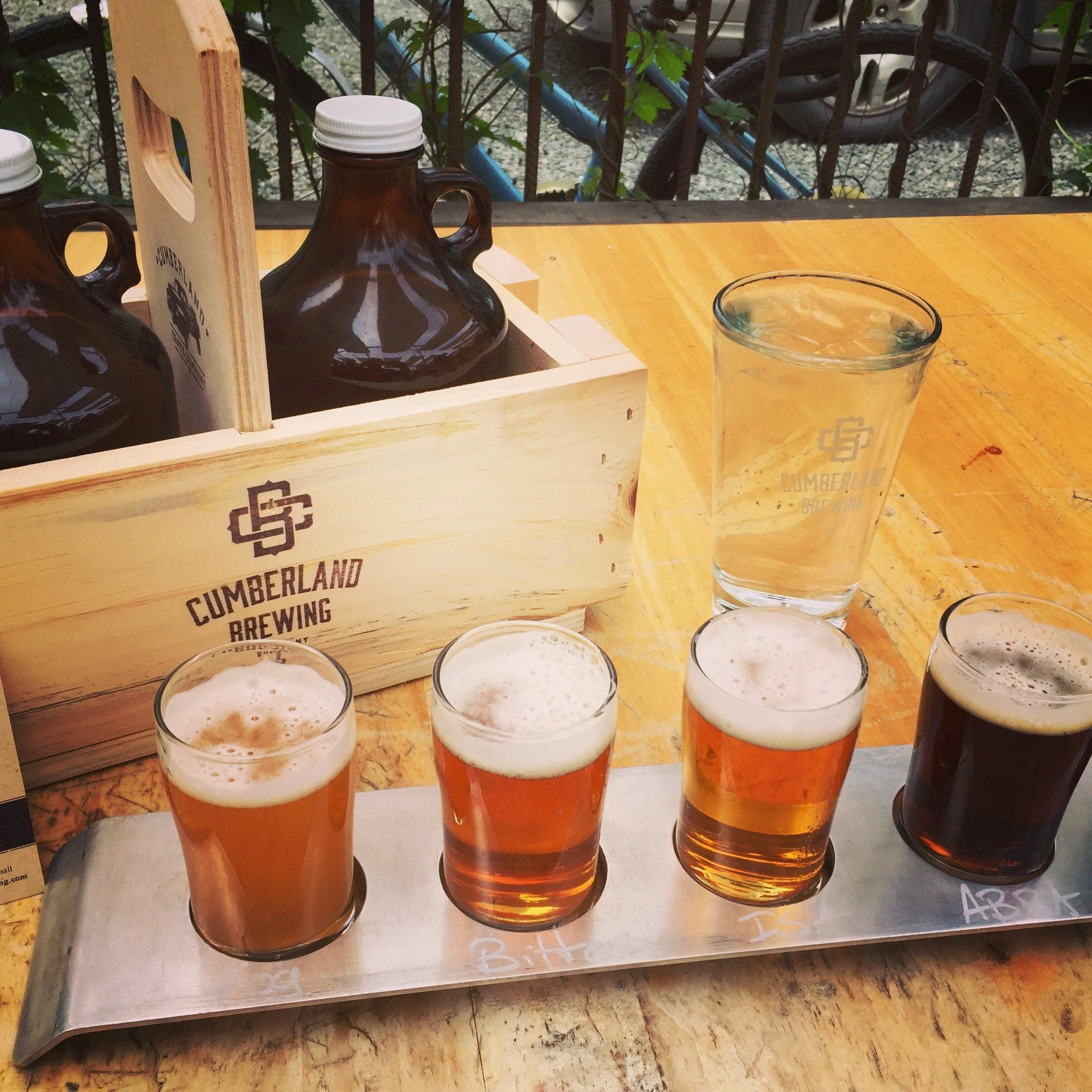 Vier Biere, ein Bus, null Stress – Bier Tour Pilsner pur