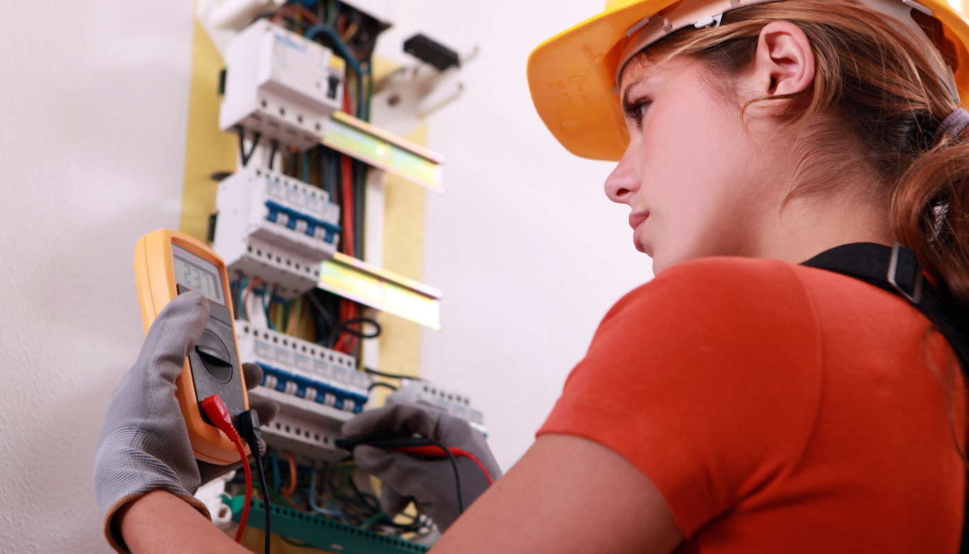 Prüfung ortsveränderlicher elektrischer Betriebsmittel – E+Service+Check GmbH: Qualität seit 2010