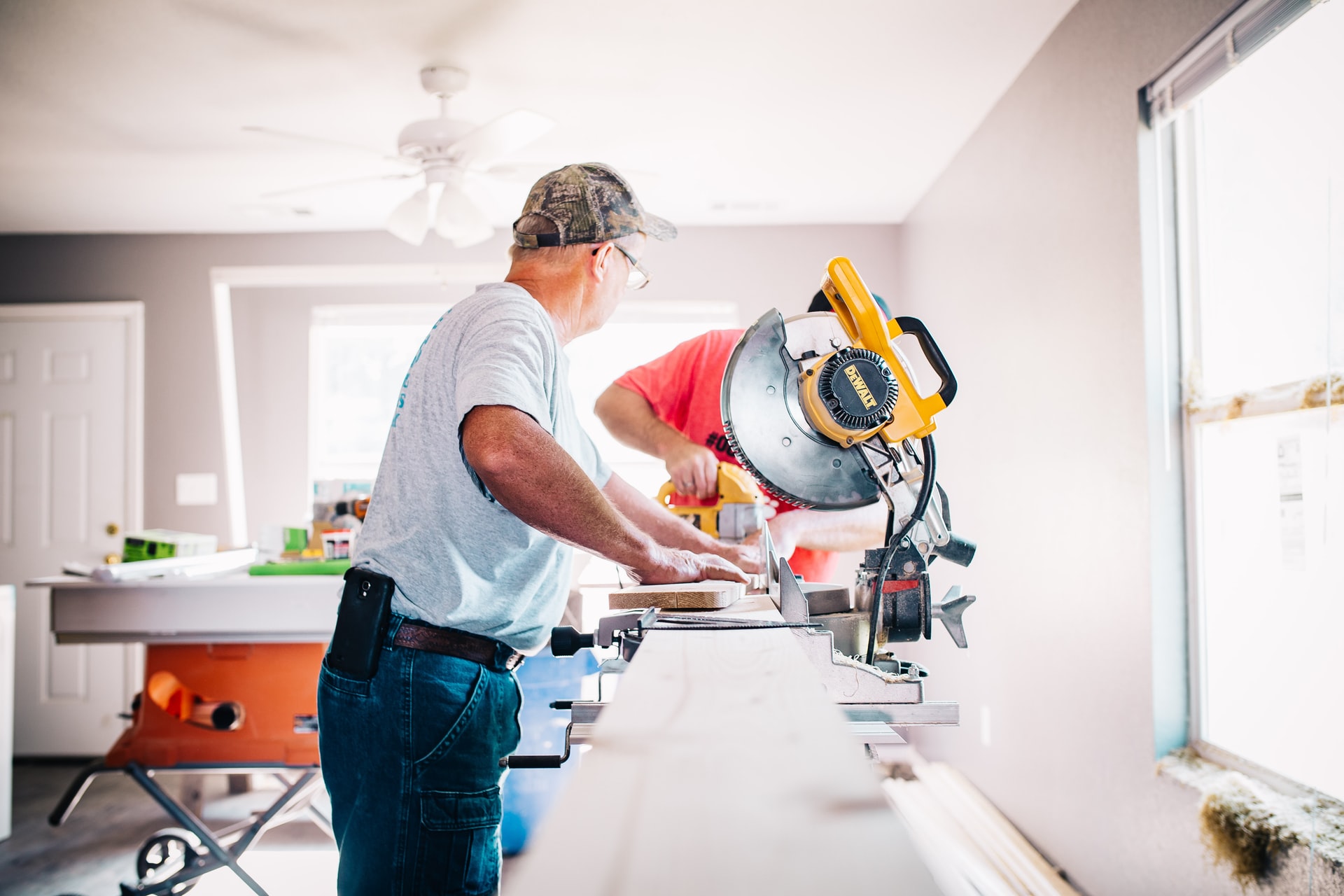 Handwerker gesucht: So findest du die besten Angebote und sparst dabei Geld