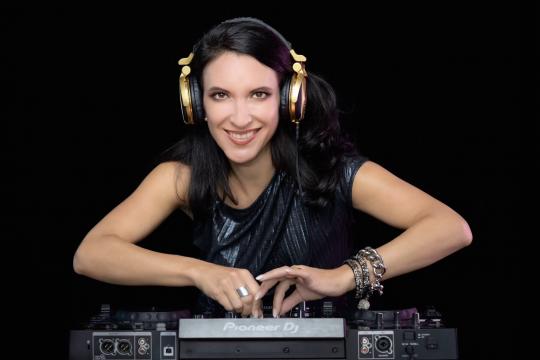 Von Sonnenuntergang bis Sonnenaufgang: DJ-Oberösterreich begleitet dich durch die Nacht