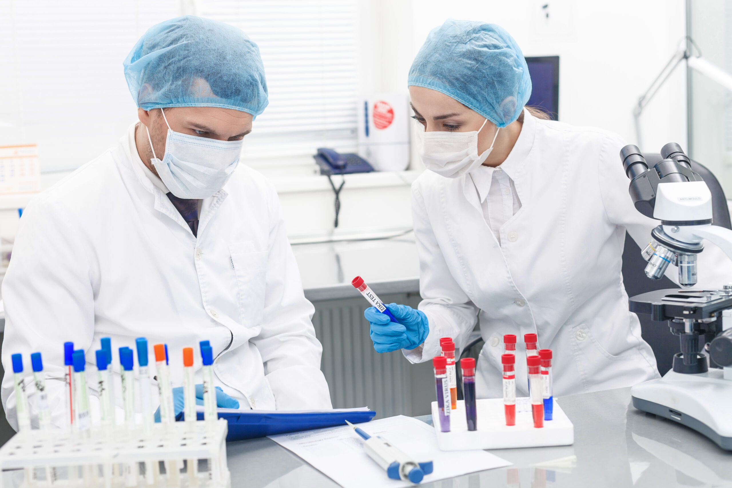 Medizinische Labortechnik im Überblick: Chancen und Herausforderungen