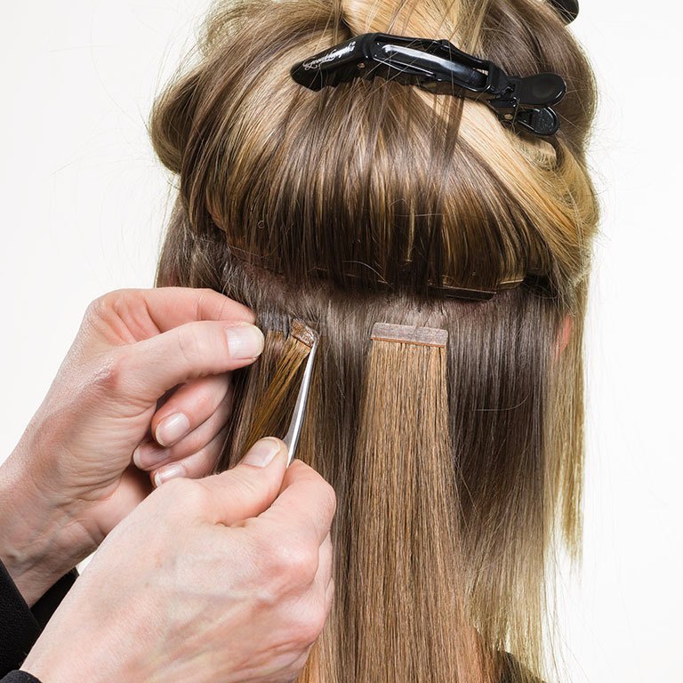 Entdecken Sie die Welt der Tape Extensions: Stylisch und Innovativ